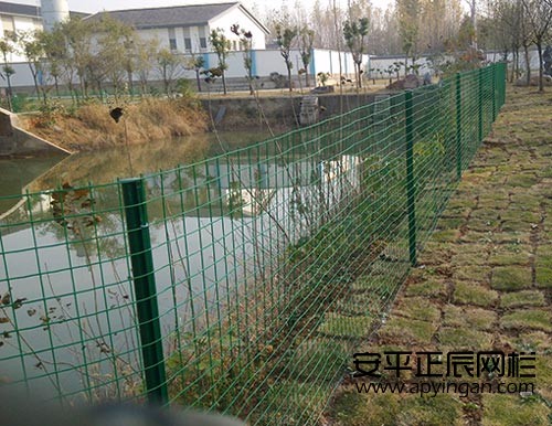 圍地用的鐵絲網 圍地用的鐵絲網多少錢一米