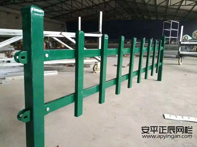 1鋅鋼草坪護(hù)欄批發(fā) 鋅鋼草坪護(hù)欄批發(fā)