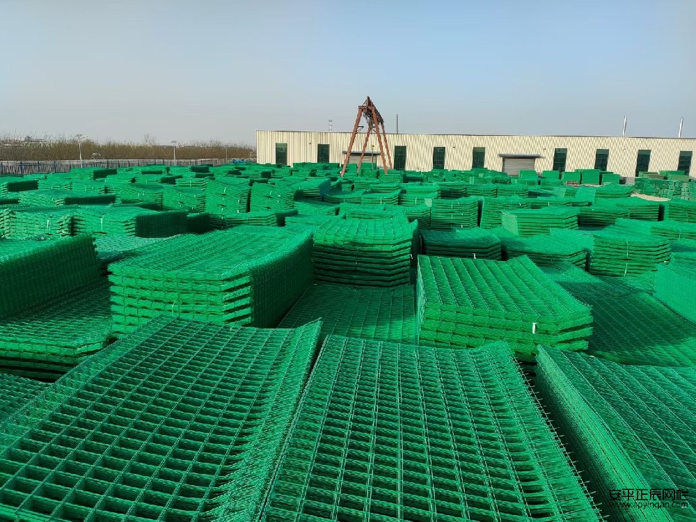 公路護(hù)欄網(wǎng)價(jià)格多少錢(qián)一米 公路護(hù)欄網(wǎng)價(jià)格多少錢(qián)一米