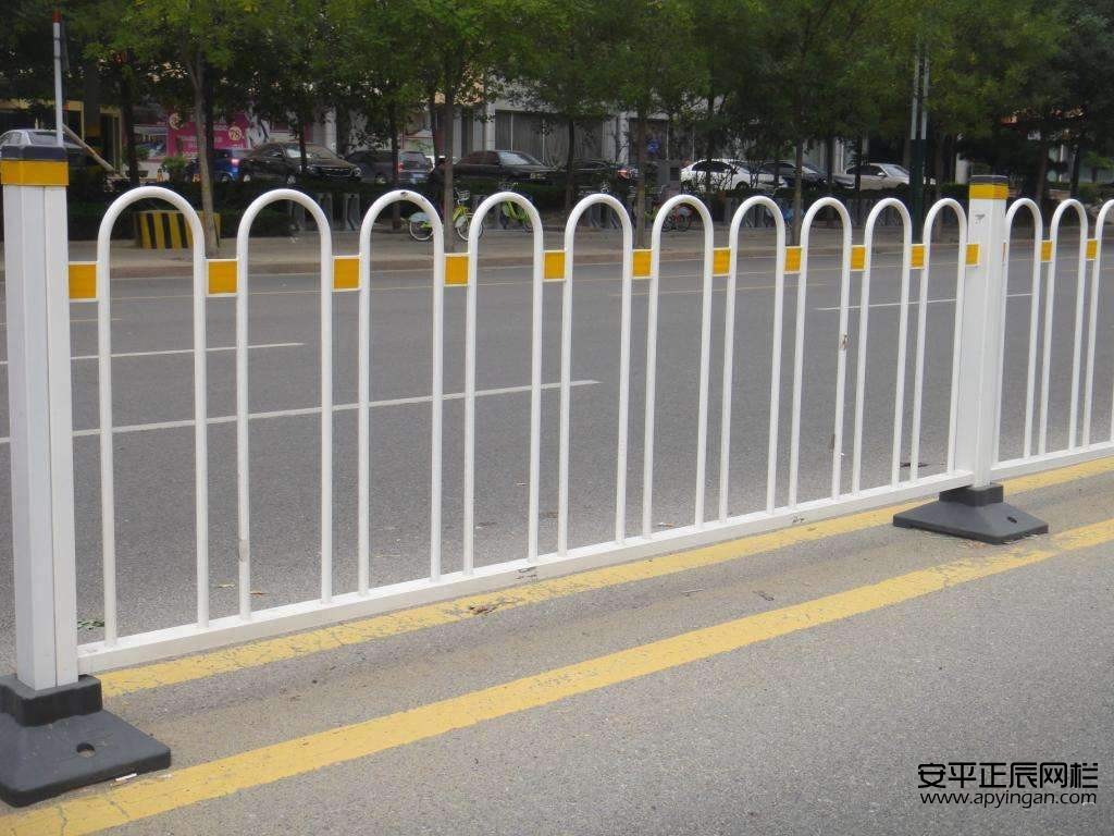 市政道路護(hù)欄生產(chǎn)廠家 市政道路護(hù)欄生產(chǎn)廠家