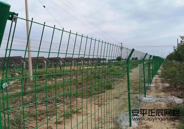 光伏場區(qū)護欄網(wǎng)