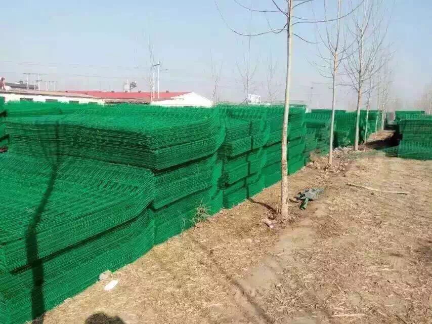 雙邊絲護欄網(wǎng)