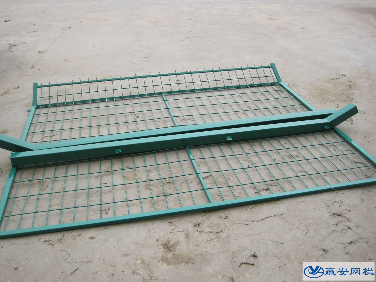 現(xiàn)貨公路護(hù)欄網(wǎng)