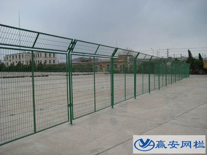 鐵絲圍欄網(wǎng)