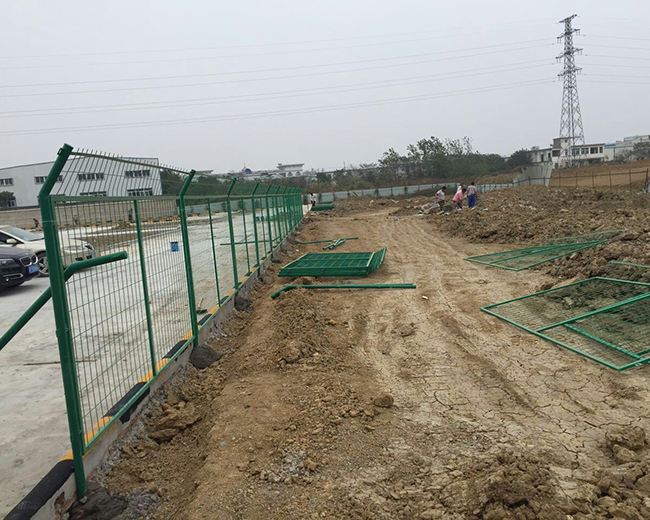 框架護(hù)欄網(wǎng)