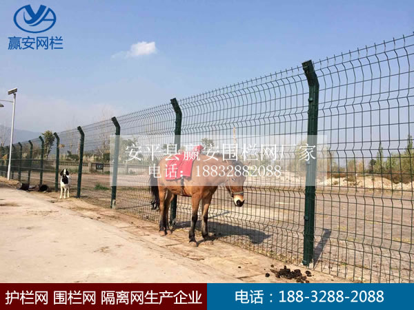 鐵絲網(wǎng)圍欄 鐵絲網(wǎng)圍欄