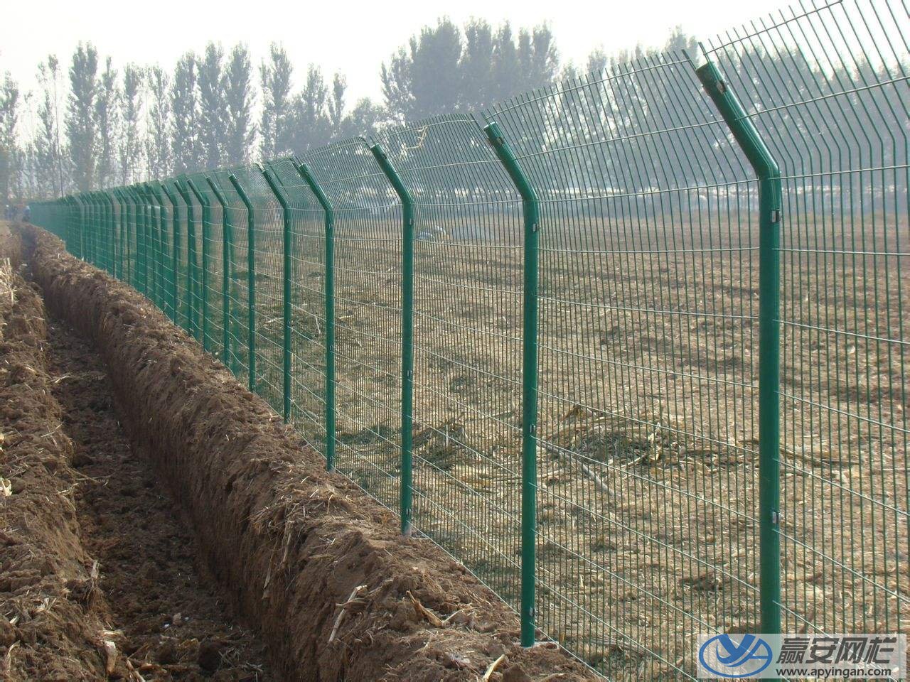 農(nóng)田圈地鐵絲網(wǎng)圍欄 農(nóng)田圈地鐵絲網(wǎng)圍欄