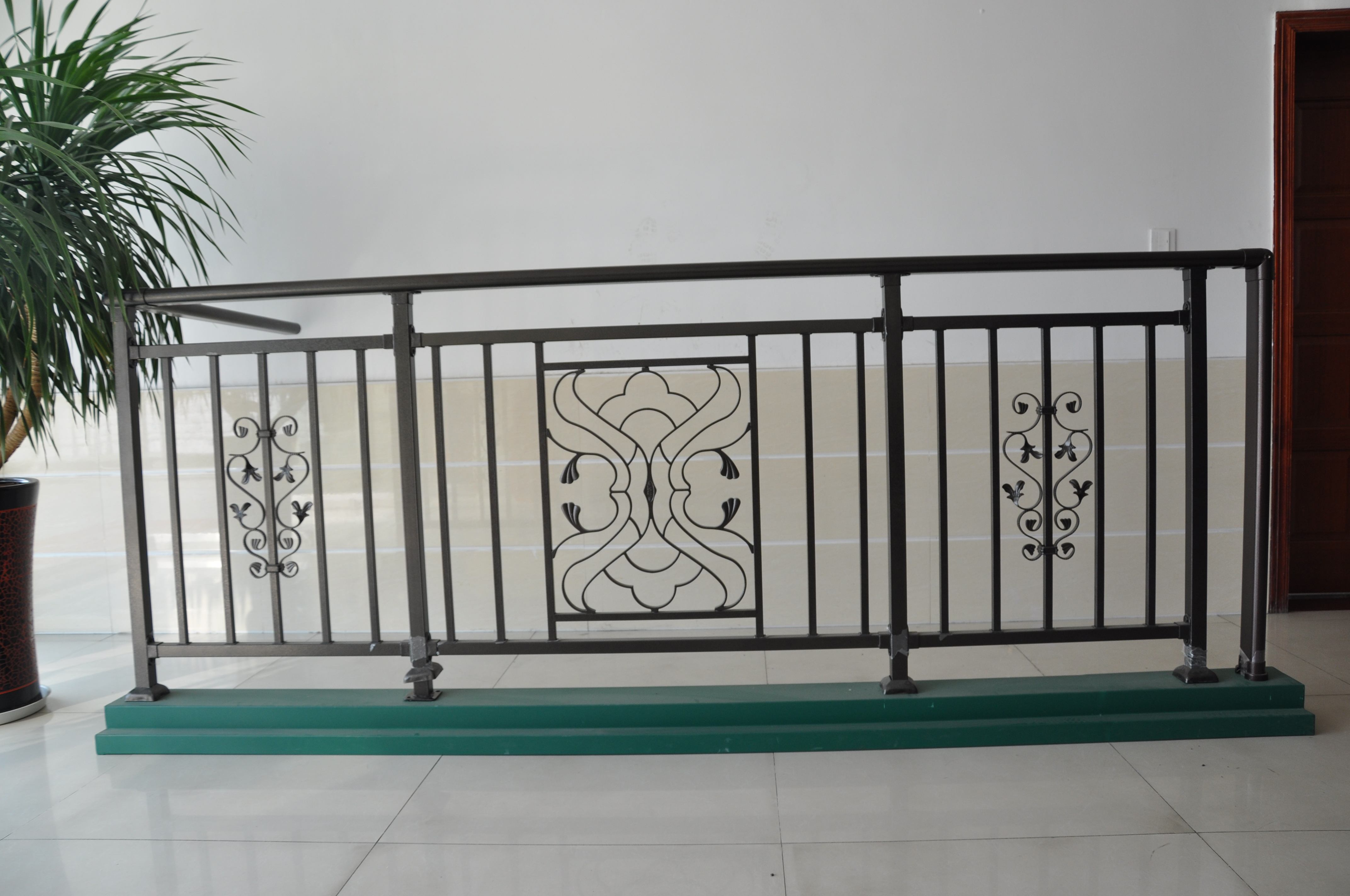 鋅鋼護(hù)欄陽(yáng)臺(tái)