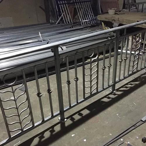 焊接好的鐵藝圍欄 鐵藝圍欄