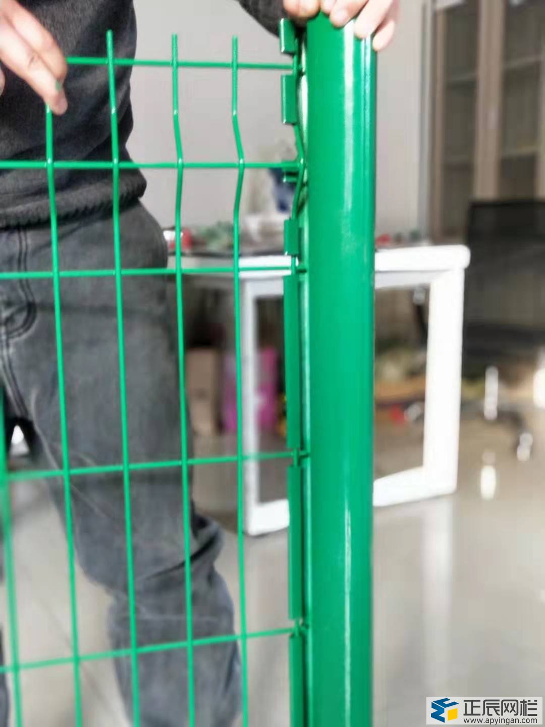 桃型柱護(hù)欄網(wǎng)