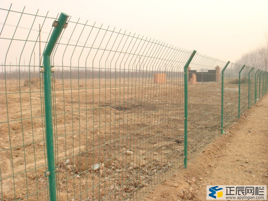 雙邊絲公路護(hù)欄網(wǎng)