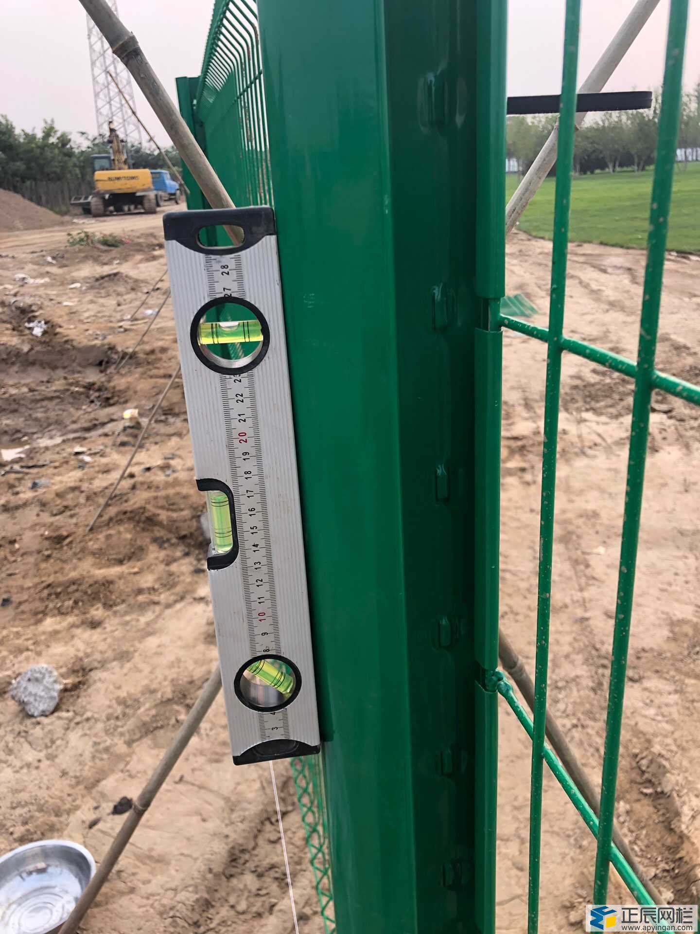 雙邊絲護(hù)欄網(wǎng)安裝