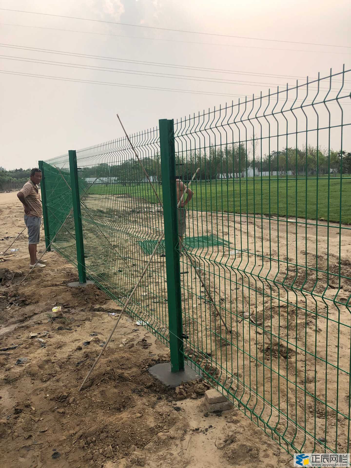 護欄網圍欄網的安裝施工