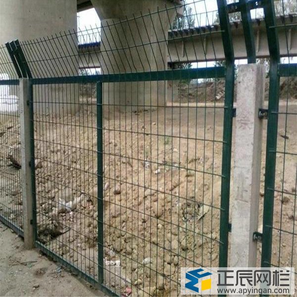 鐵路沿線防護柵欄