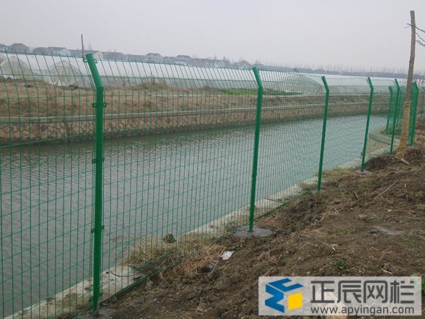 水庫防護(hù)欄圖片1