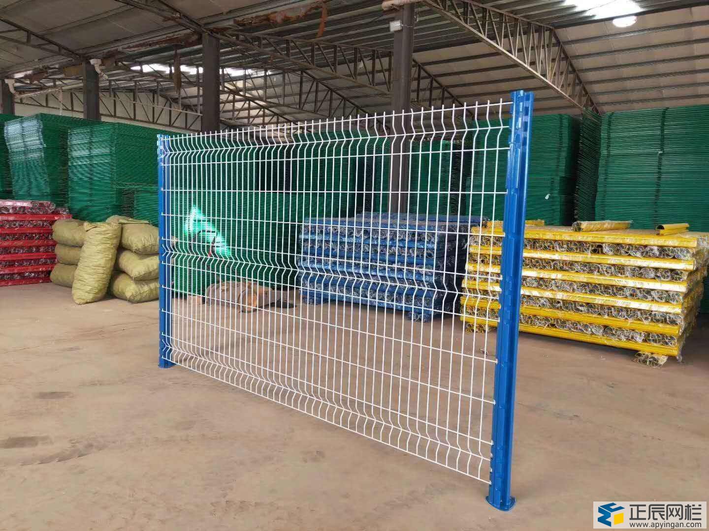 桃型柱護(hù)欄網(wǎng)-1