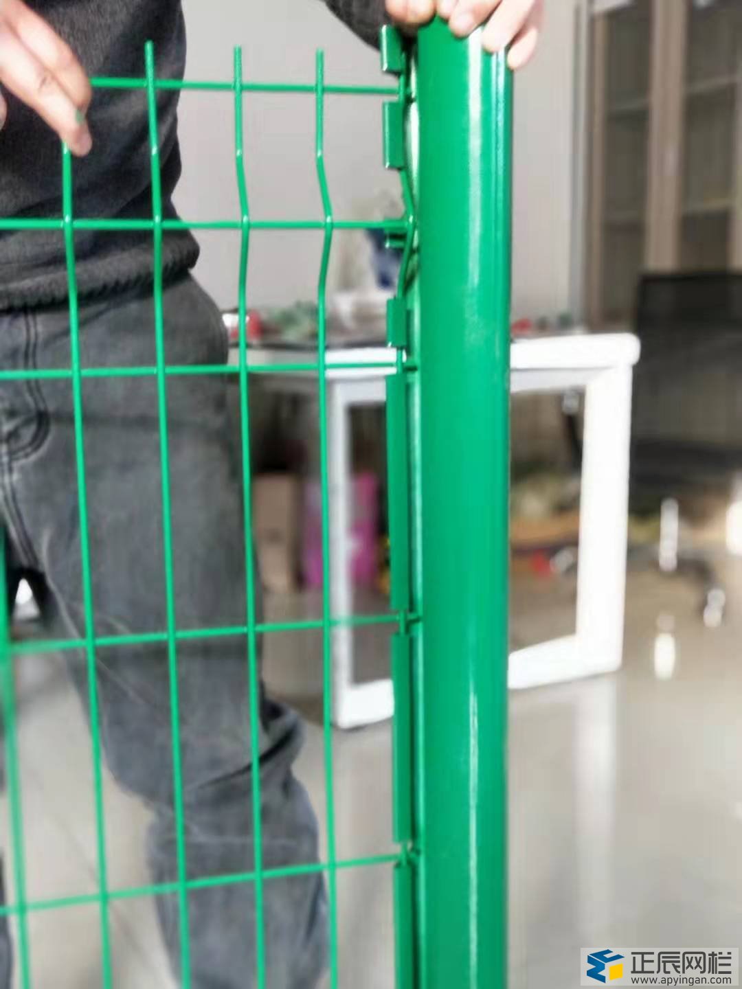 桃型柱護(hù)欄網(wǎng)